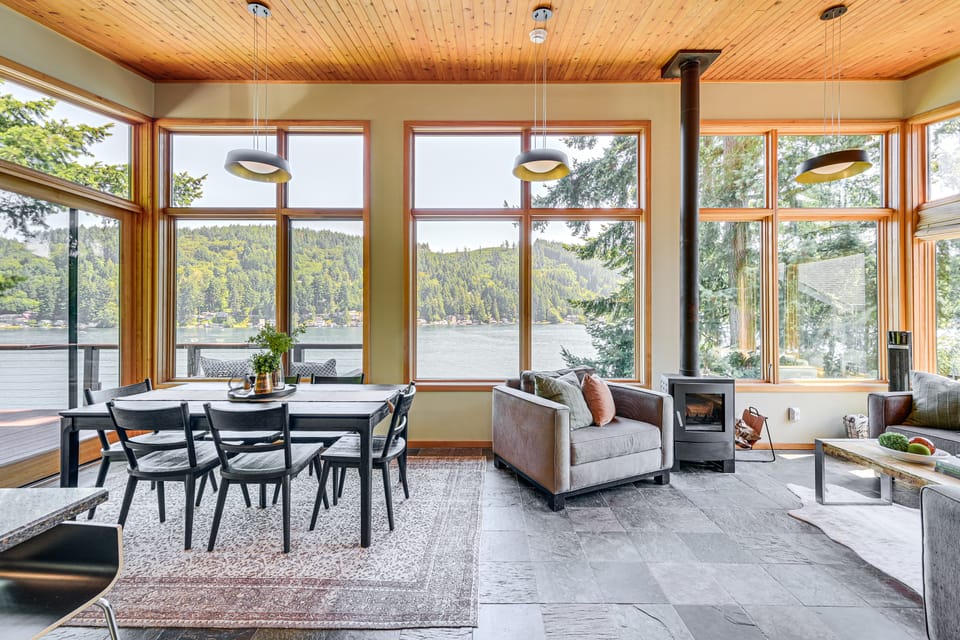 Fire Pit & Views: Modern Summit Lake Escape! House in Washington