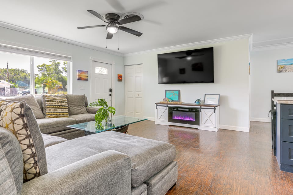 Swim, Game & BBQ: Family Retreat in Stuart House in Stuart