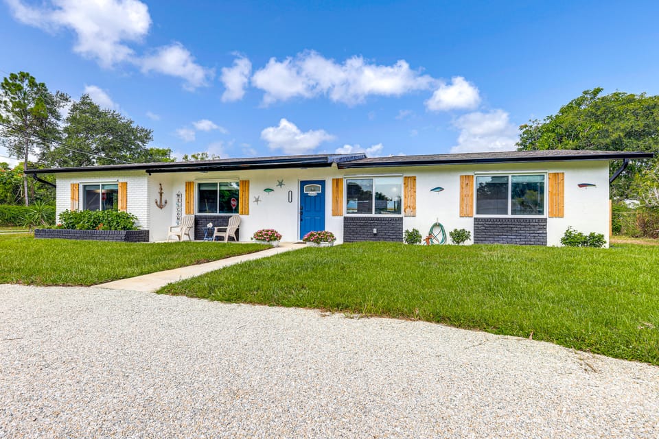 Swim, Game & BBQ: Family Retreat in Stuart House in Stuart