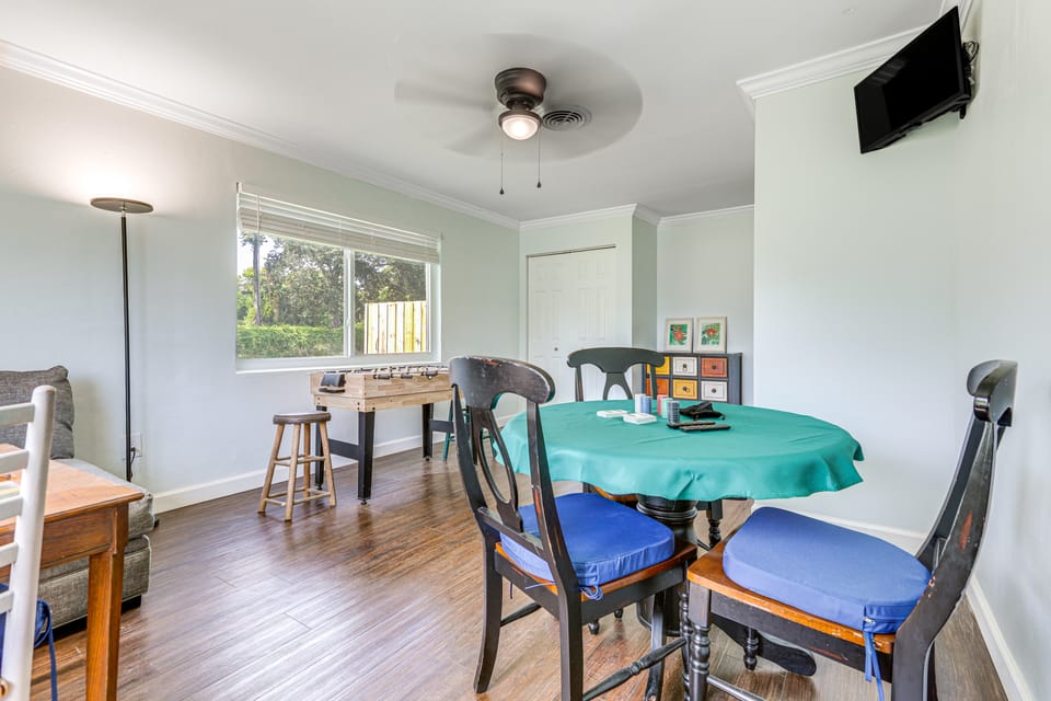Swim, Game & BBQ: Family Retreat in Stuart House in Stuart
