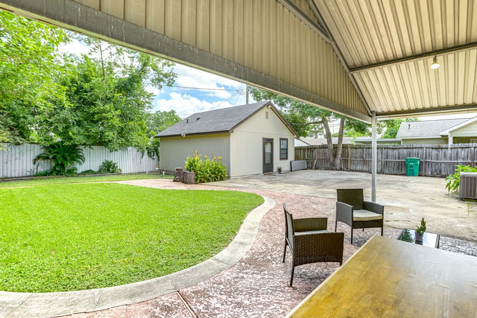7 Mi to Dtwn Houston: Family Home w/ Patio & Yard House in Houston
