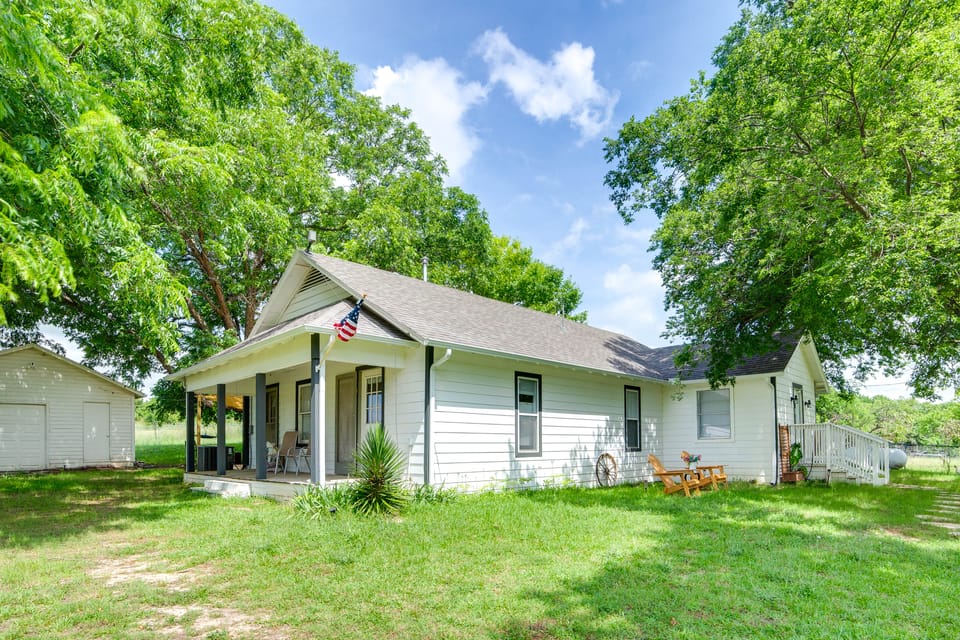 Blue Ridge Retreat on 10-Acre Farm: Rural Reset! Cottage in Texas