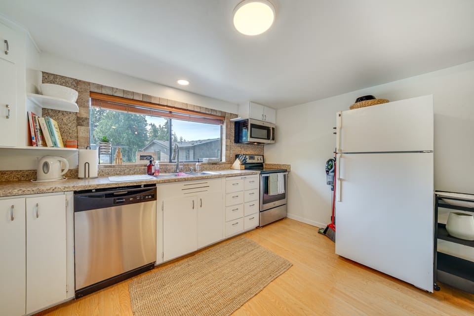 1/2 Mi to Yarrow Bay: Family Home in Kirkland House in Kirkland