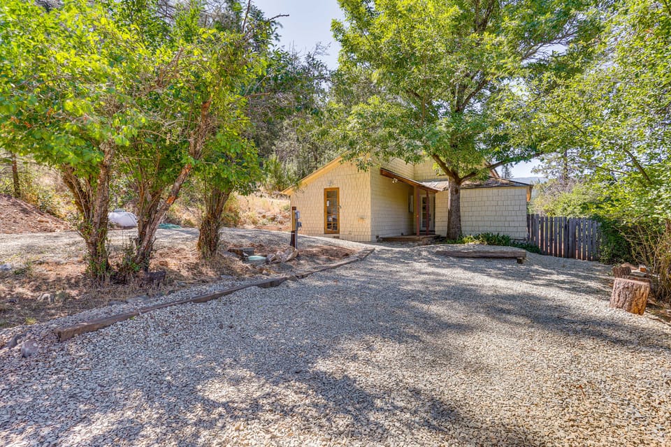 Updated Cabin in Lewiston Historical District! House in California