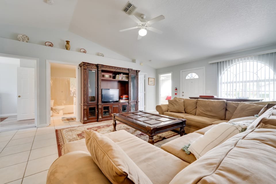Fenced Yard & Game Room: Family Home in Kissimmee! House in Poinciana