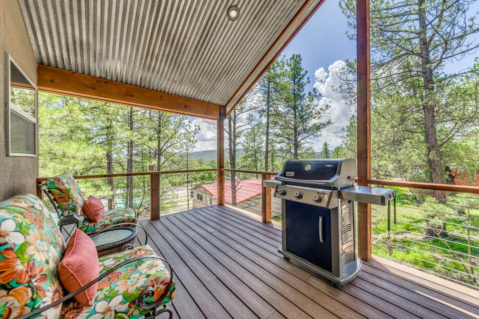 Walkable Location & Scenic Views: Ruidoso Cabin! House in Ruidoso