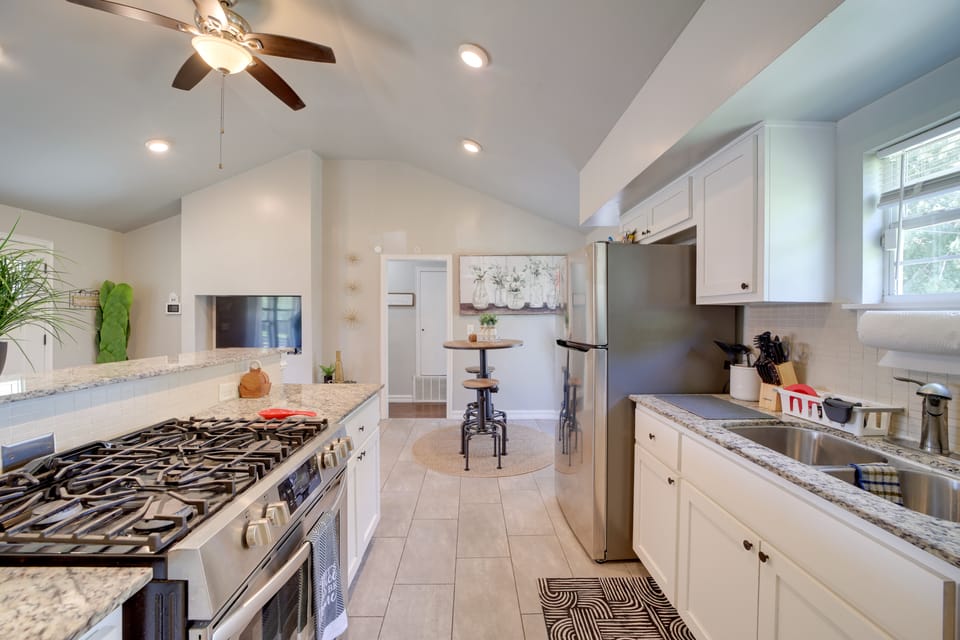 1 Mi to Tulsa Arts District: Home w/ Yard! House in Tulsa