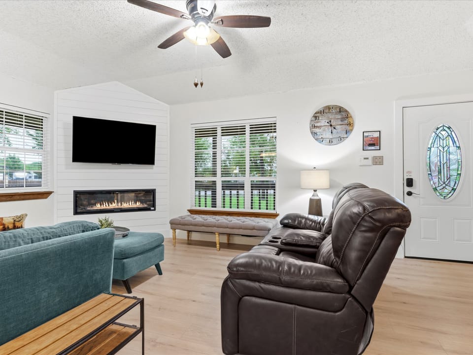 Quite Peace w/ Starry Nights: Ranch Home in Azle House in Fort Worth