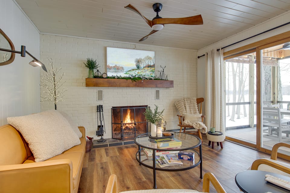 Waterfront Deck! Chic Lower Scott Lake Cottage Cottage in Michigan