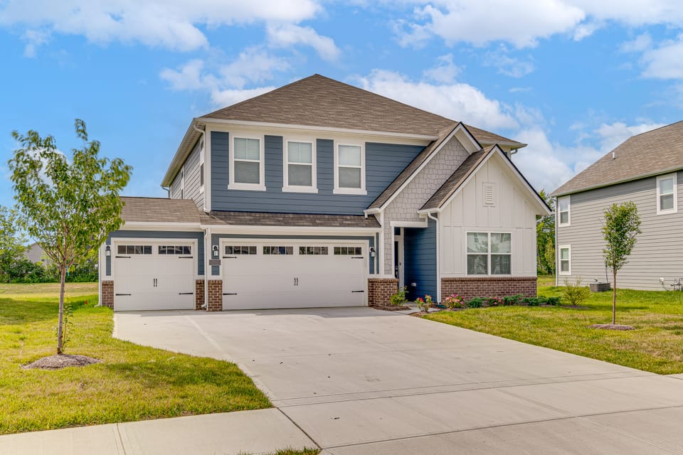 16 Mi to Indianapolis: Group Getaway w/ Pool Table House in Indiana