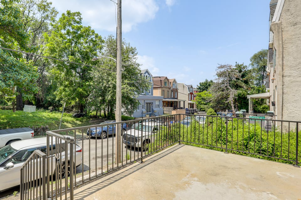 Group Getaway w/ Games & Patio in Philadelphia! Apartment in Philadelphia