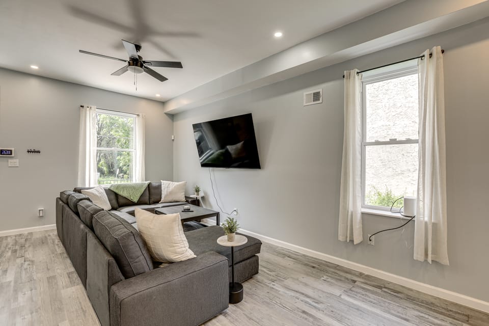 Group Getaway w/ Games & Patio in Philadelphia! Apartment in Philadelphia