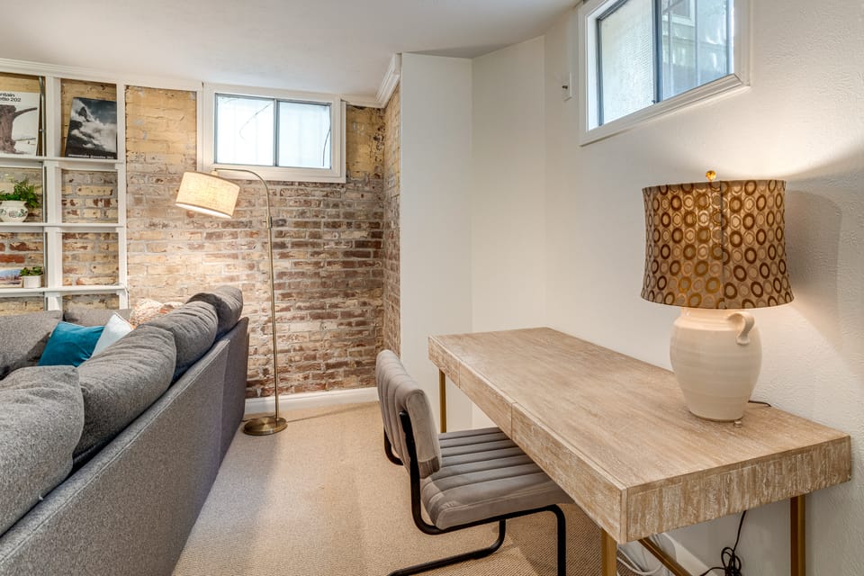 Walkable Apt w/ Off-Street Parking in Cheesman! Apartment in Denver