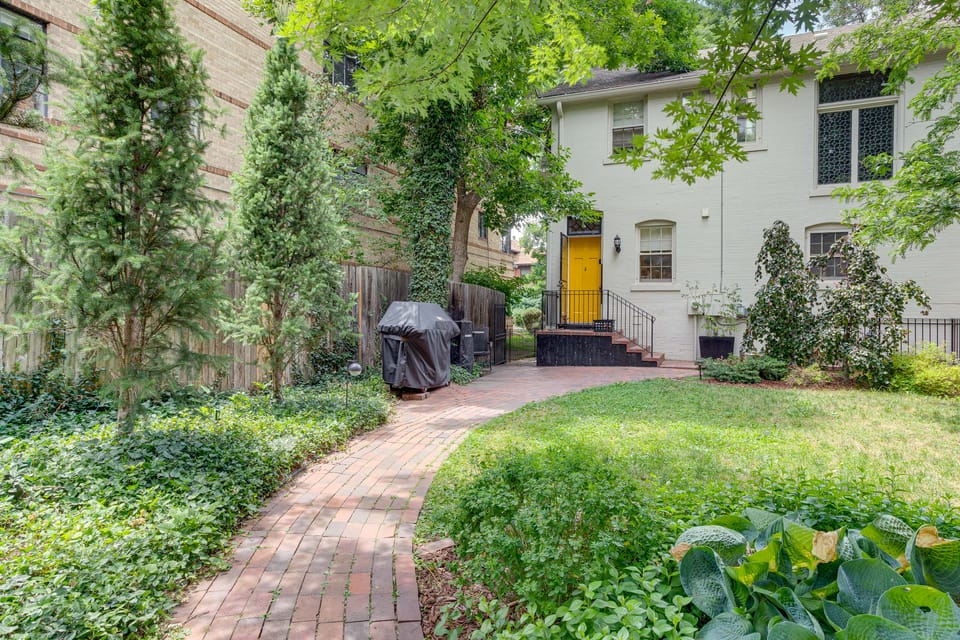 Walkable Apt w/ Off-Street Parking in Cheesman! Apartment in Denver