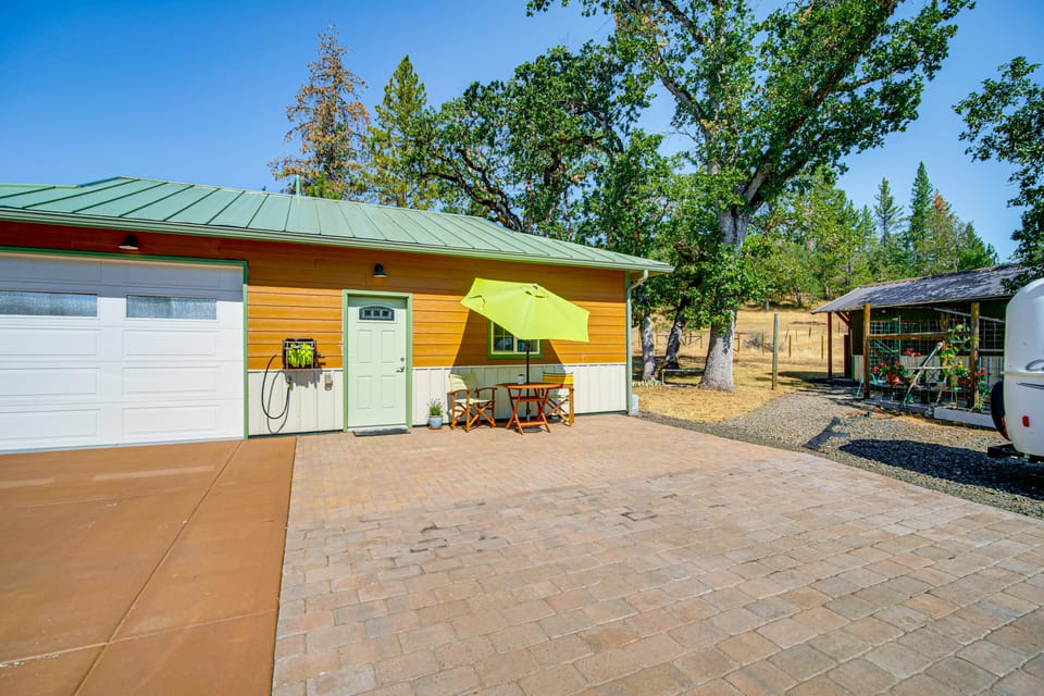 Fish, Raft & Hike: Southwest OR Couple’s Retreat! Apartment in Oregon