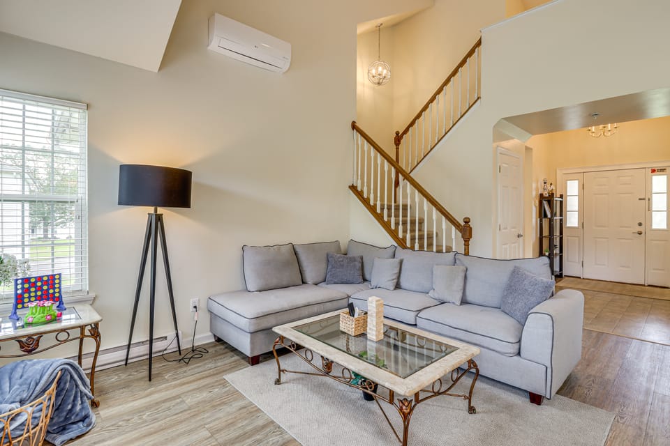 Family Retreat w/ 2 Game Rooms & Deck in Long Pond House in Pocono Mountains
