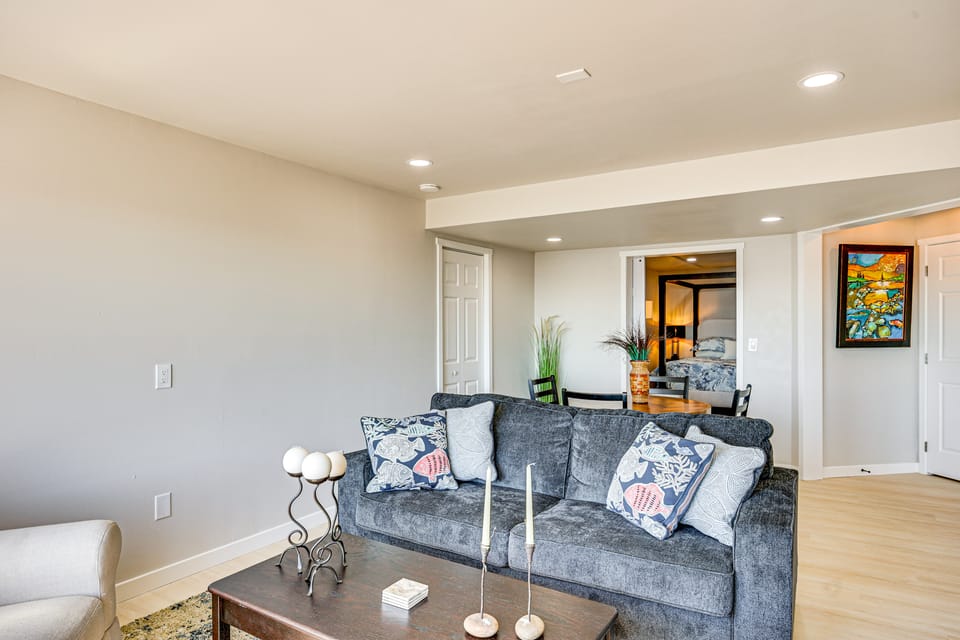 Puget Sound Views: Des Moines Apt w/ Patio Apartment in Des Moines