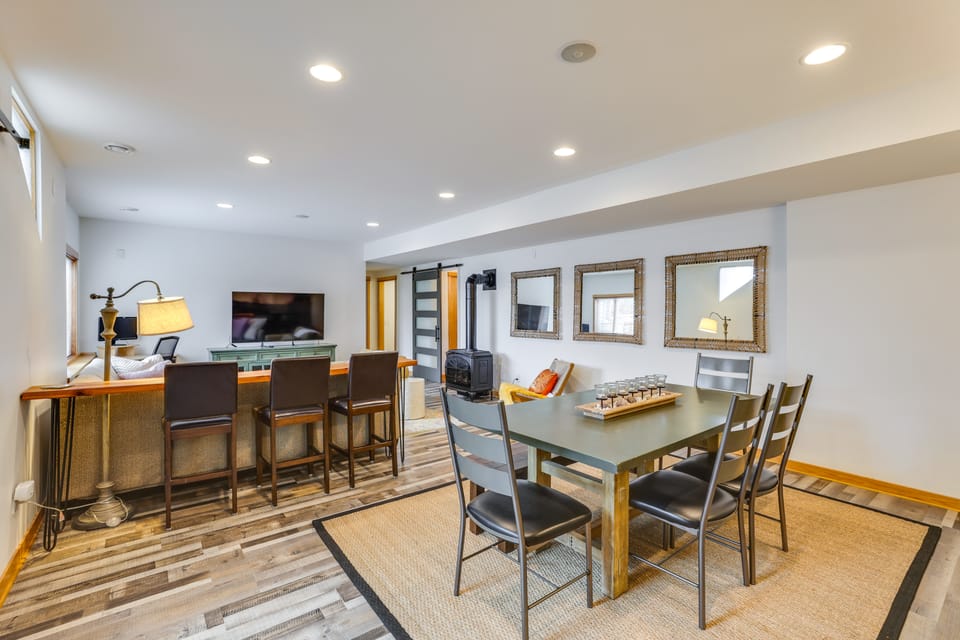 Outdoor Oasis: Luxe Flat in Mt Horeb! Apartment in Wisconsin