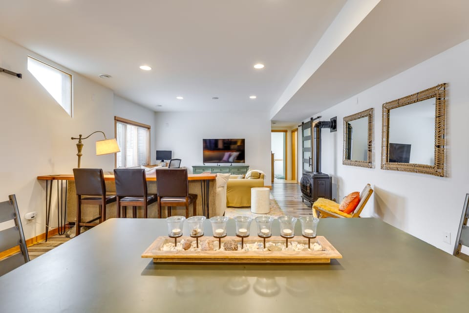 Outdoor Oasis: Luxe Flat in Mt Horeb! Apartment in Wisconsin