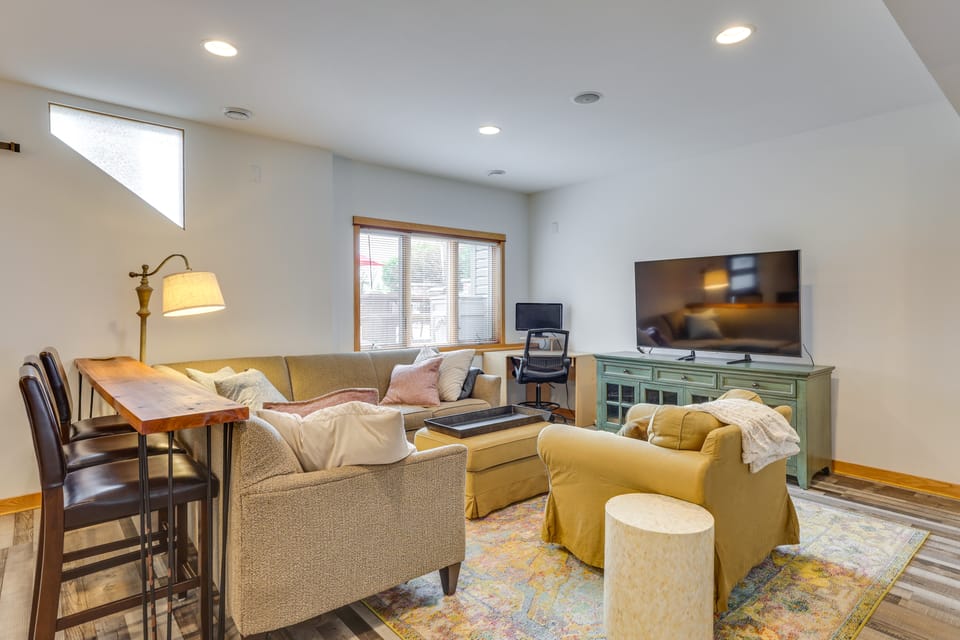 Outdoor Oasis: Luxe Flat in Mt Horeb! Apartment in Wisconsin