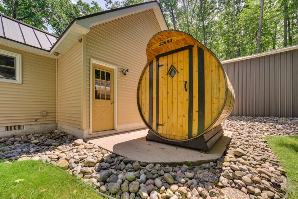 Higgins Lake Retreat: Dock Access, Close to Beach! House in Michigan