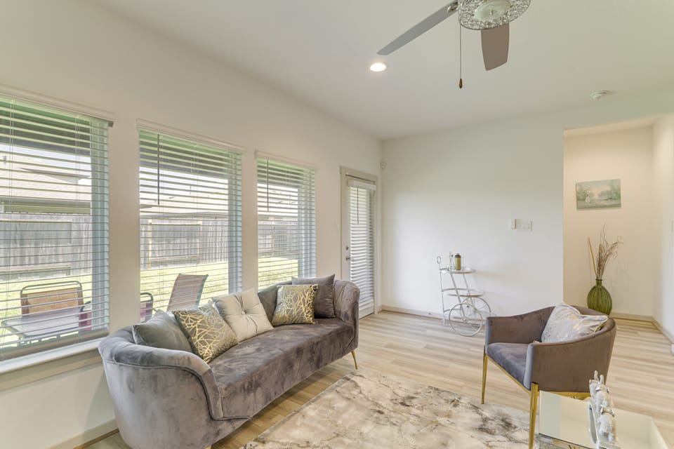 Fenced Yard: Quiet Family Home in Richmond House in Houston