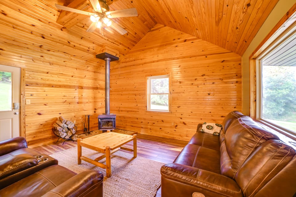 Private Lake & Dock: Log Cabin, 2 Mi to Clay! House in Kentucky
