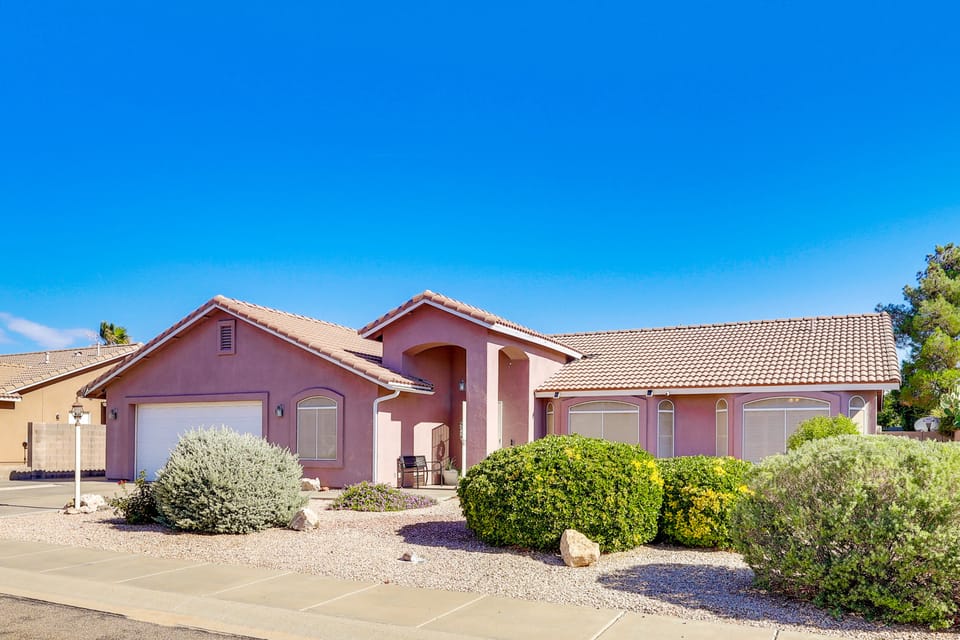 Kingman Family Home: Yard, Grill & Room to Relax! House in Kingman