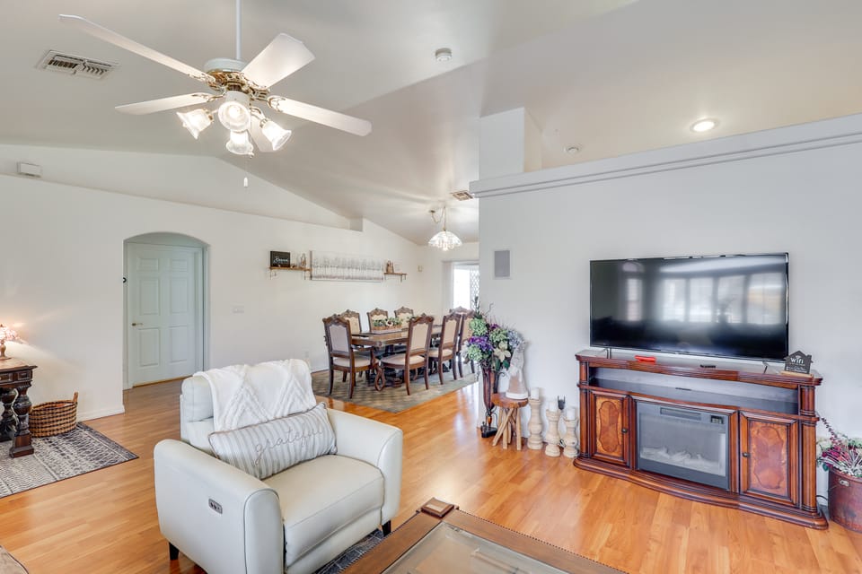 Kingman Family Home: Yard, Grill & Room to Relax! House in Kingman