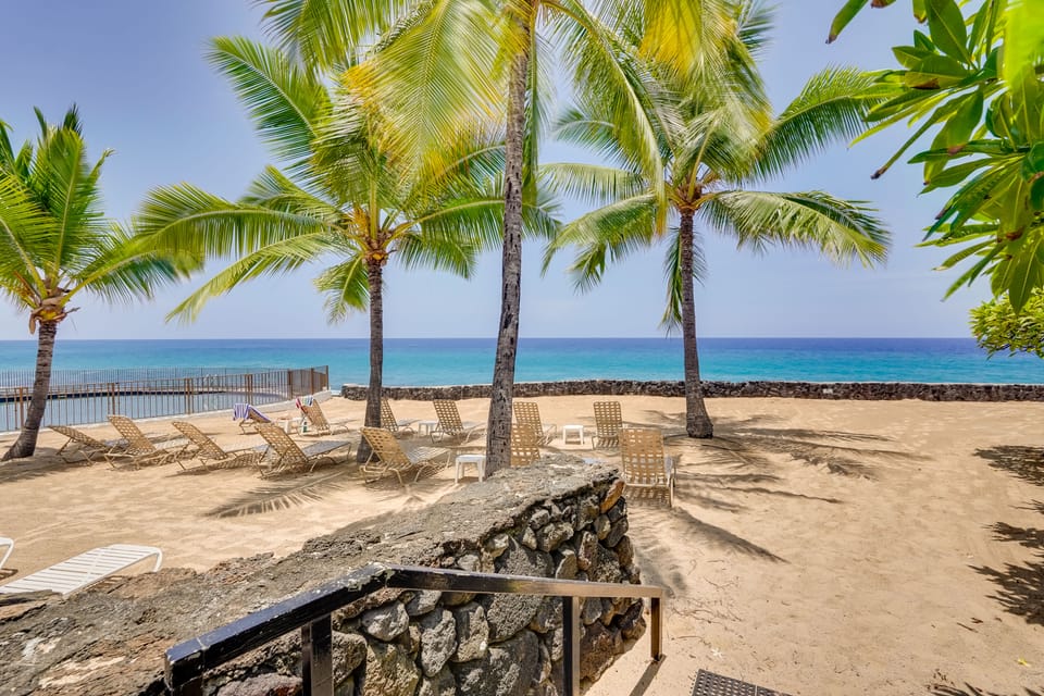 50 Feet to Ocean: Kona Deluxe Ground-Floor Unit! Apartment in Holualoa