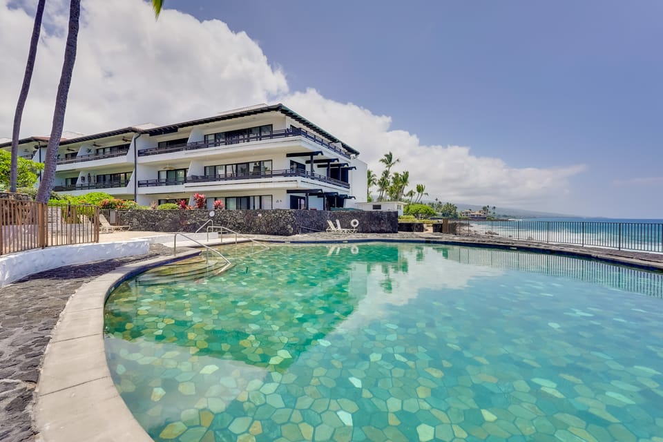 50 Feet to Ocean: Kona Deluxe Ground-Floor Unit! Apartment in Holualoa