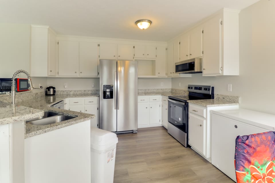 Spacious Home < 3 Mi to Hampton Coliseum! House in Hampton