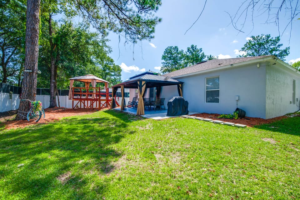 8 Mi to Silver Springs: Tranquil Home w/ Gazebo House in Florida