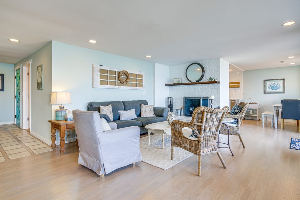 Mtn-View Camano Island Retreat Overlooking Beach House in Camano Island