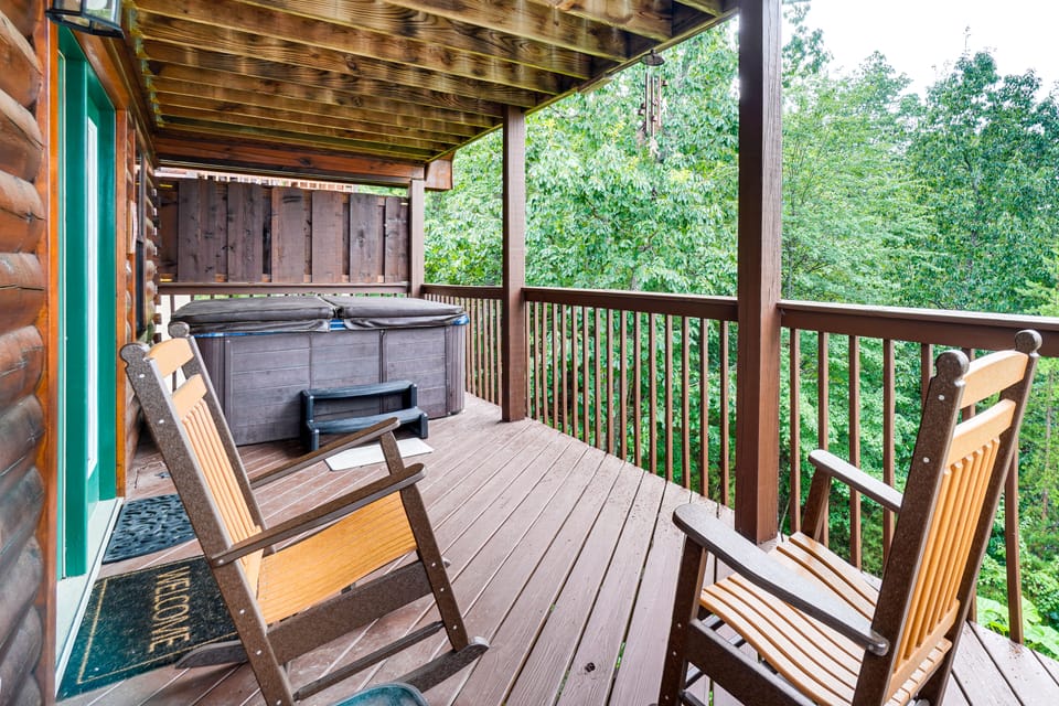 2 Mi to Dollywood: Mtn Cabin w/ Pool Access! House in Sevier County