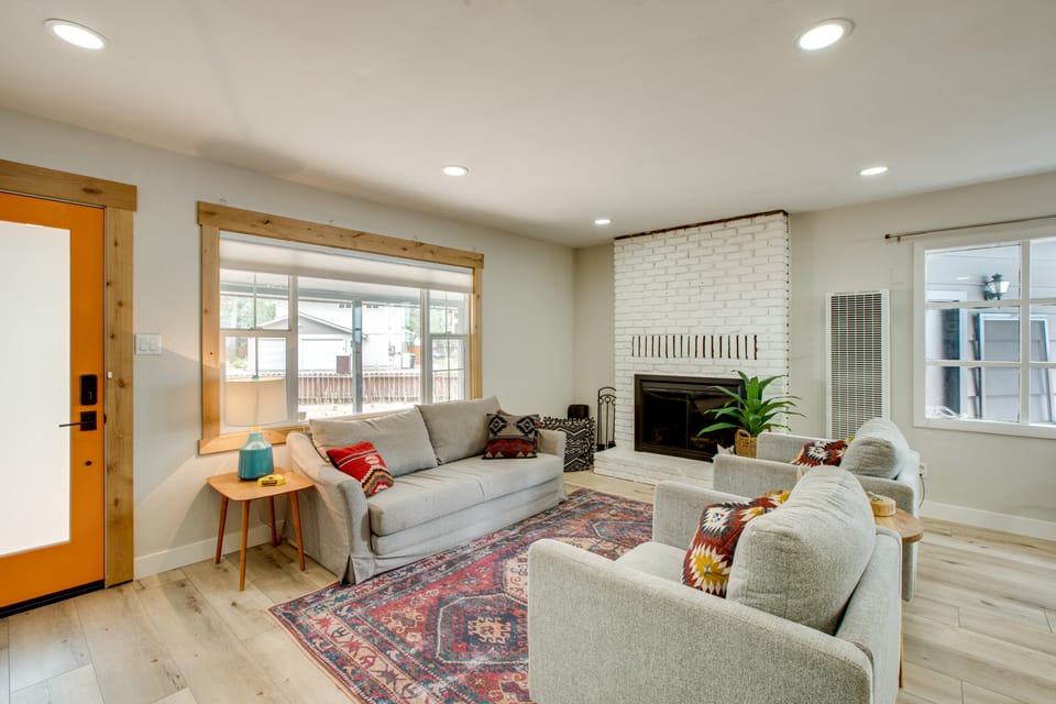 Work & Play! Lake Tahoe Cabin 5 Mi to Heavenly Mtn House in South Lake Tahoe