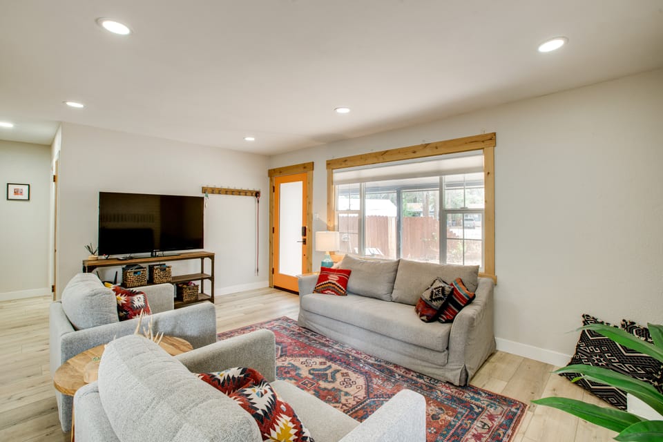 Work & Play! Lake Tahoe Cabin 5 Mi to Heavenly Mtn House in South Lake Tahoe