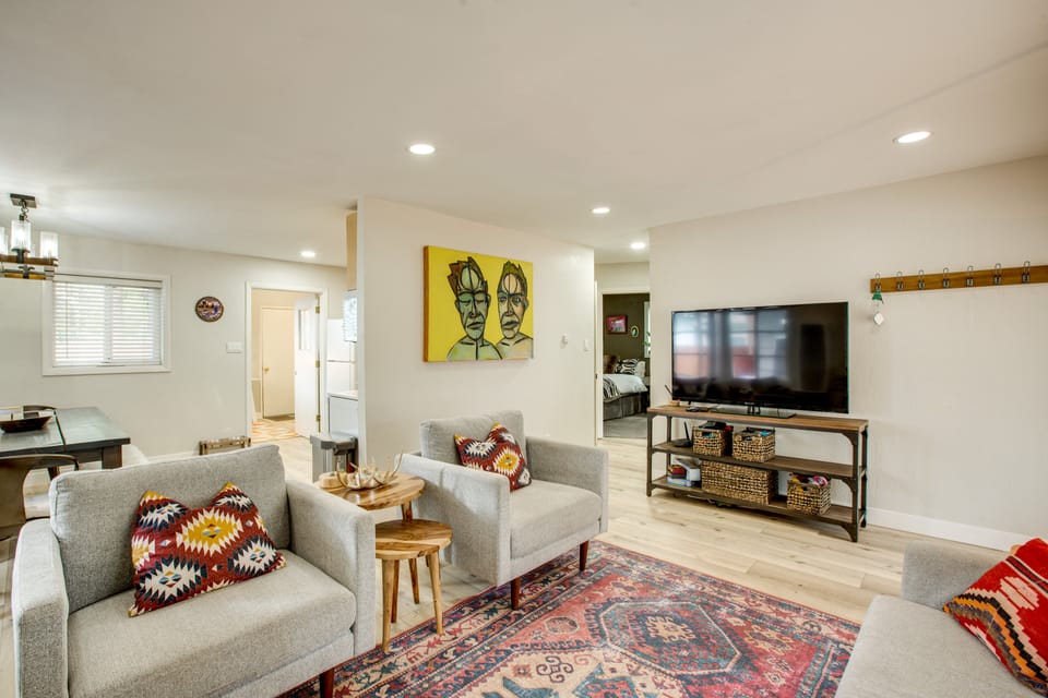 Work & Play! Lake Tahoe Cabin 5 Mi to Heavenly Mtn House in South Lake Tahoe