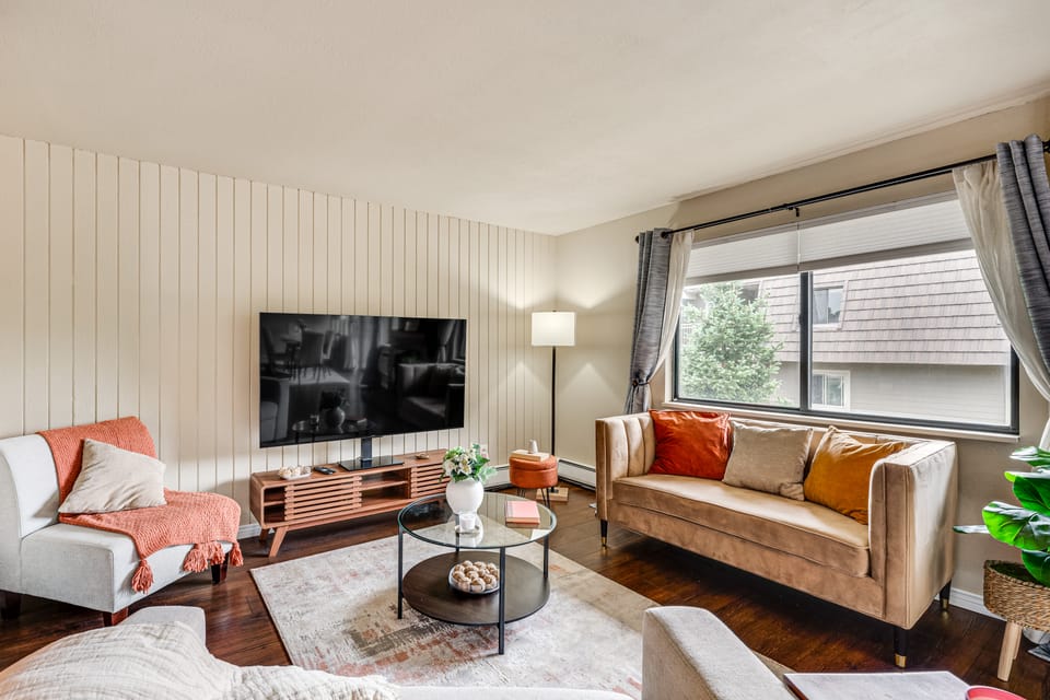 2 Mi to CU Boulder: Mtn-View Condo w/ Pool Access Apartment in Boulder