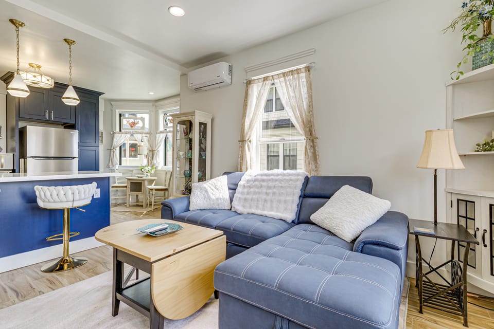 Walk to Beach & Shops: Dtwn Anacortes Apartment! Apartment in Anacortes