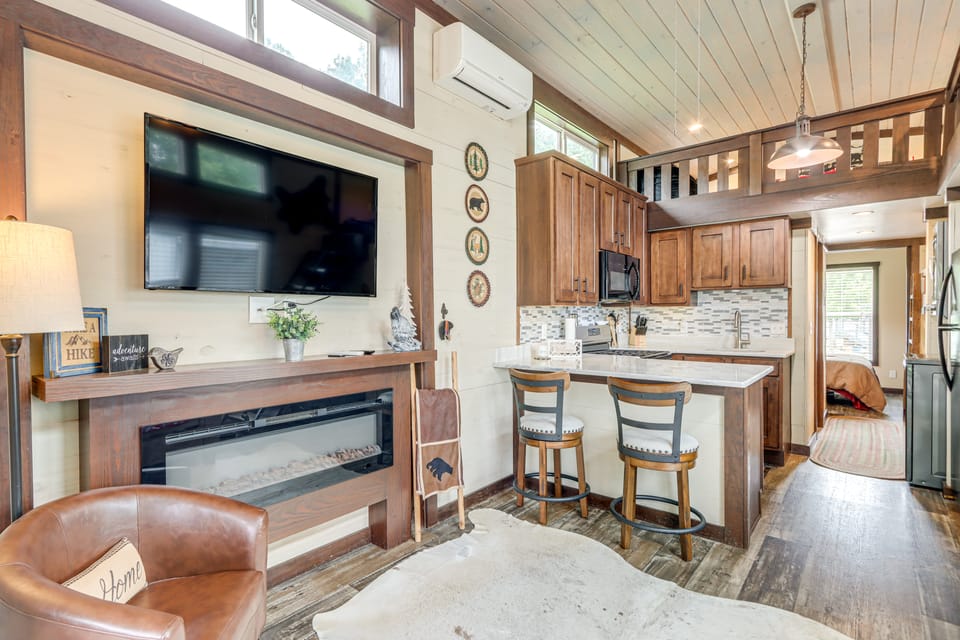 1 Mi to Tank Town USA: Tiny Home w/ Pool Access! House in Georgia