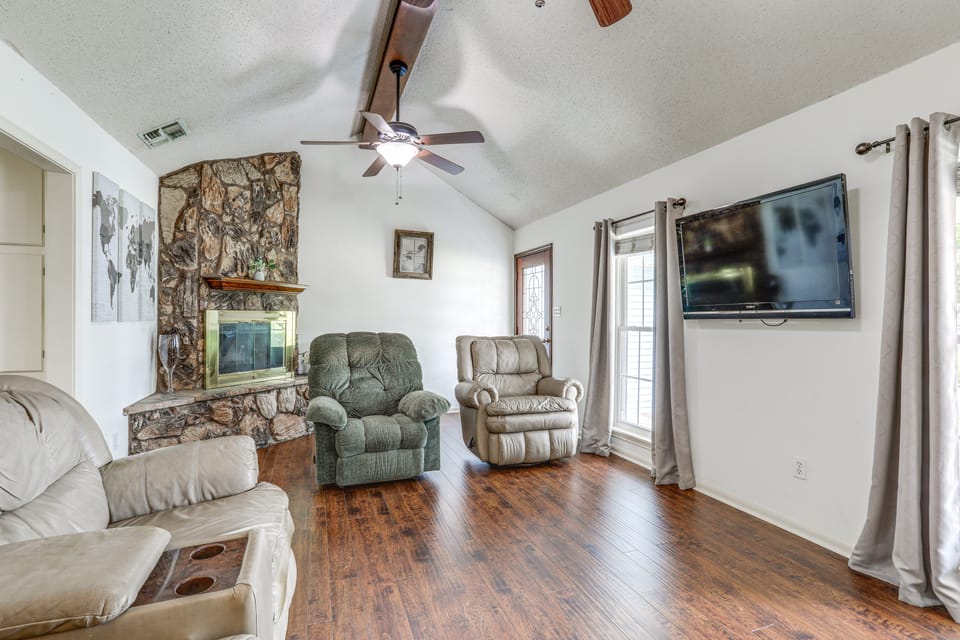 5 Mi to Downtown Morgan City: Waterfront Retreat House in Louisiana