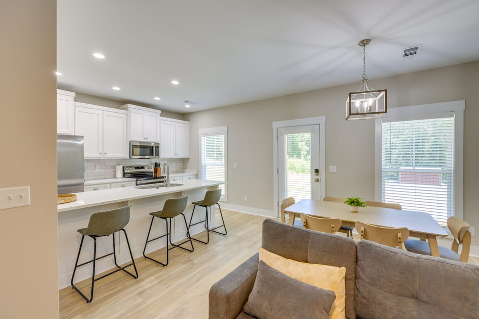 Near 17 Springs Sports Complex: Millbrook Duplex! House in Millbrook