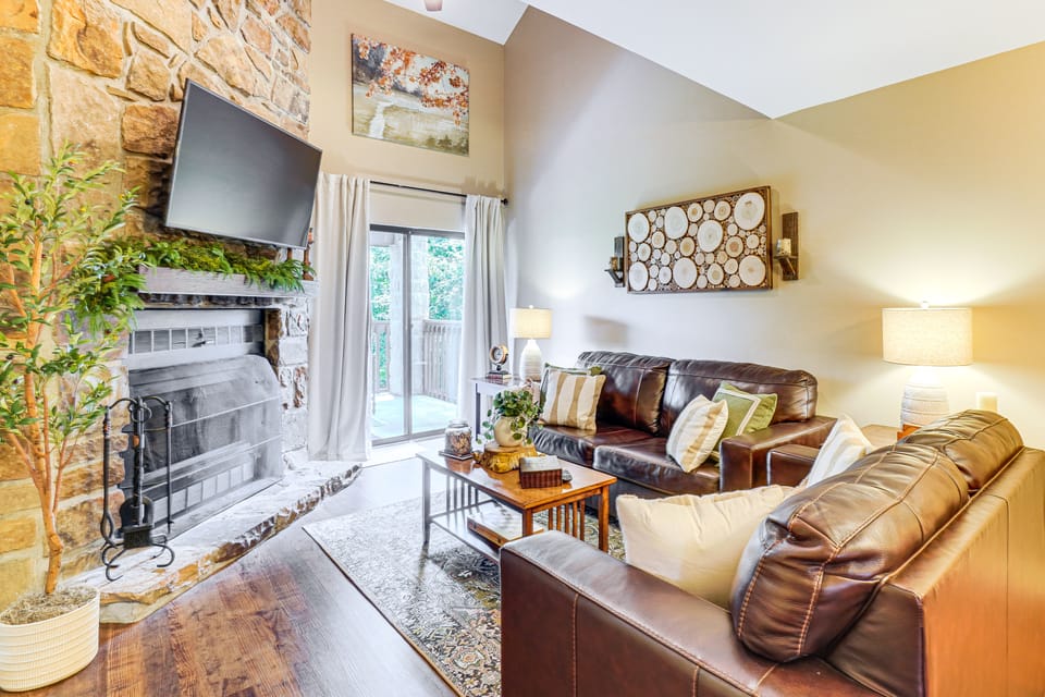 Ski, Hike & Explore: Mtn-View Haven in Gatlinburg! Apartment in Gatlinburg