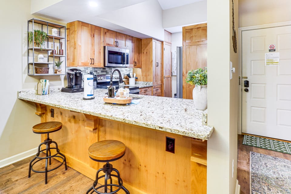 Ski, Hike & Explore: Mtn-View Haven in Gatlinburg! Apartment in Gatlinburg
