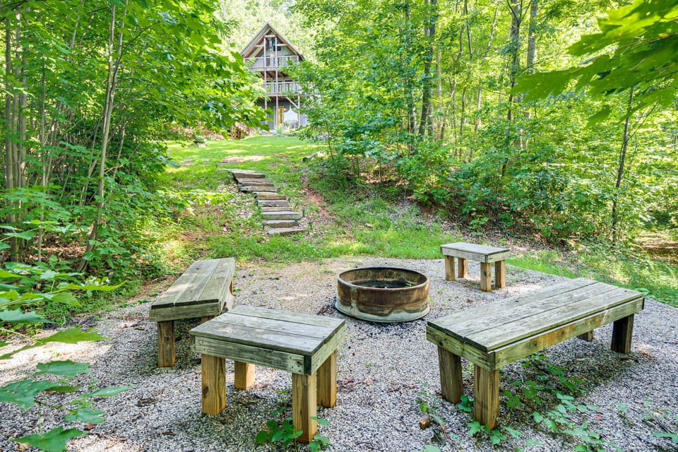 Hot Tub & Mtn Views: Modern Old Fort Hideaway! House in Tennessee