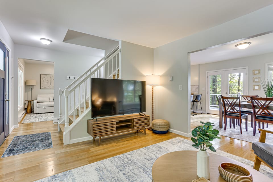 Boat, Fish & Unwind: Waterfront Gem in Pocono Mtns House in Pennsylvania