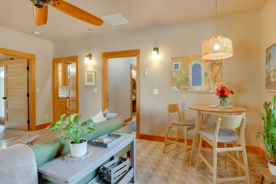 Half-Mi to Scotts Mills Falls: Wine Country Apt Apartment in Clackamas County