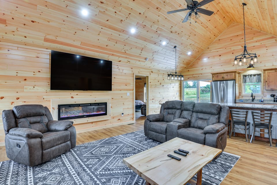 3 Mi to St Lawrence River: Spacious Ranch Home House in New York
