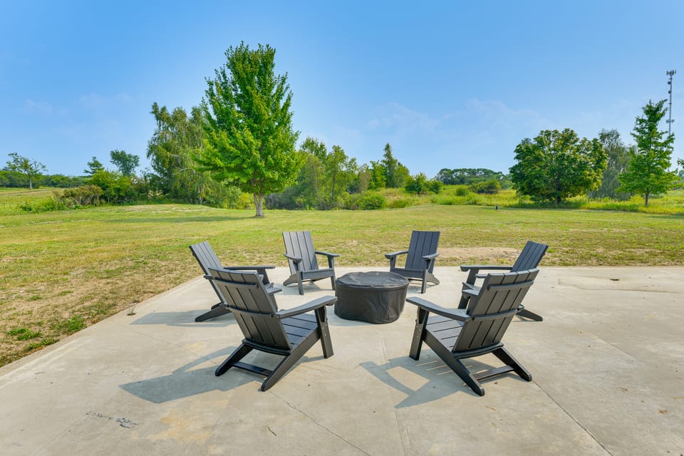 3 Mi to St Lawrence River: Spacious Ranch Home House in New York